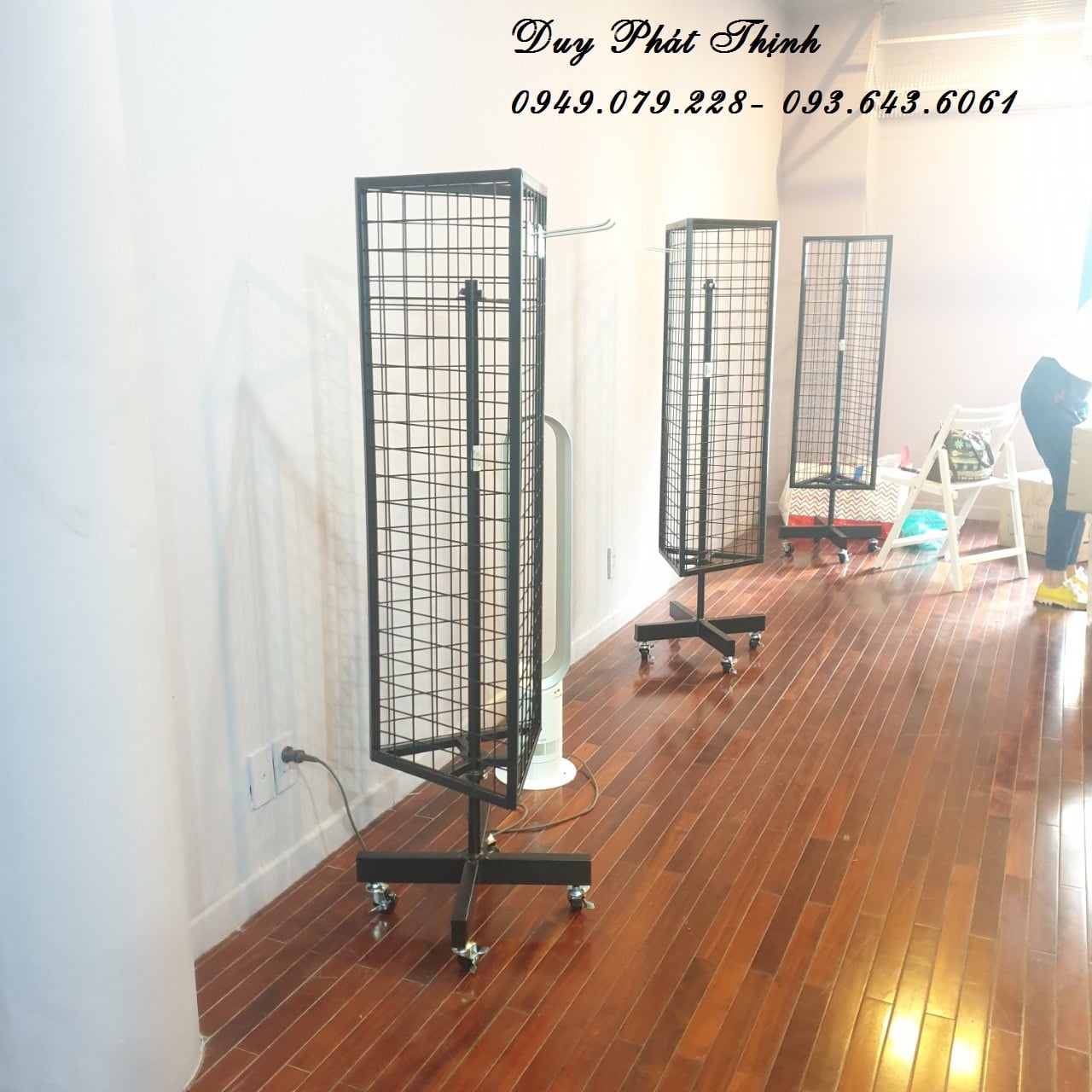 Mẫu kệ trưng bày siêu thị